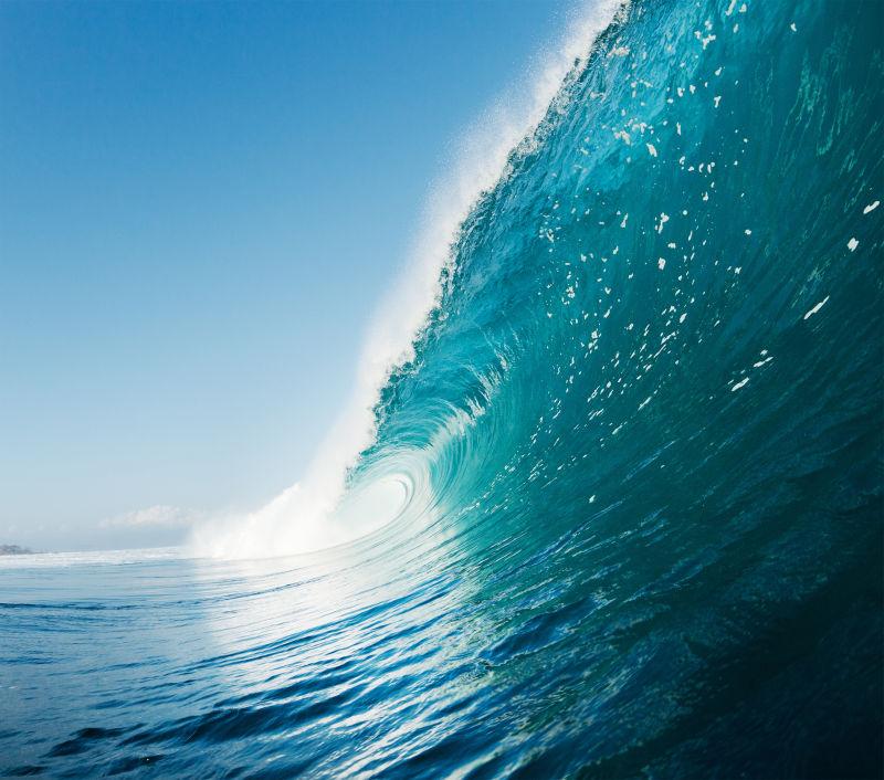 大海的巨大波浪