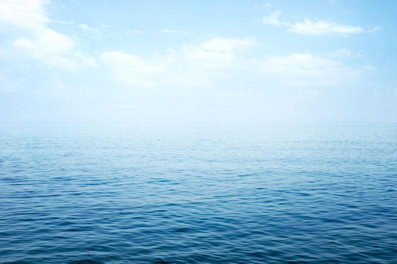 清澈湛蓝的大海