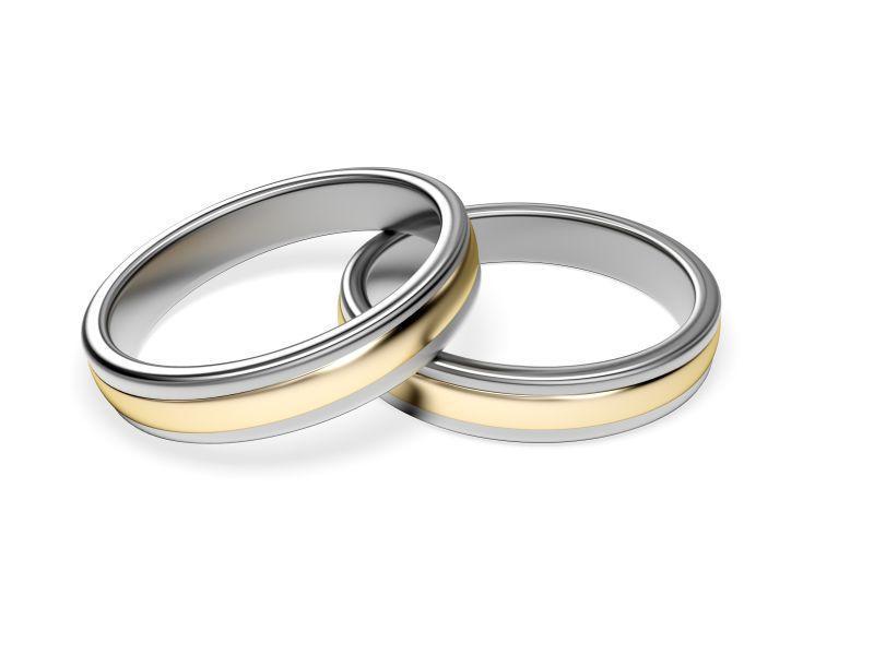 白色背景下一对结婚戒指