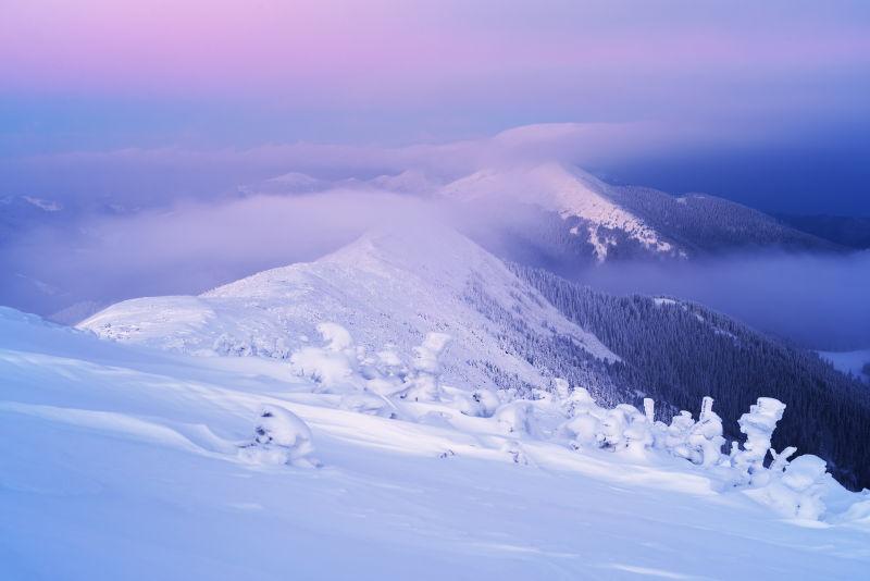 高山上的雪景