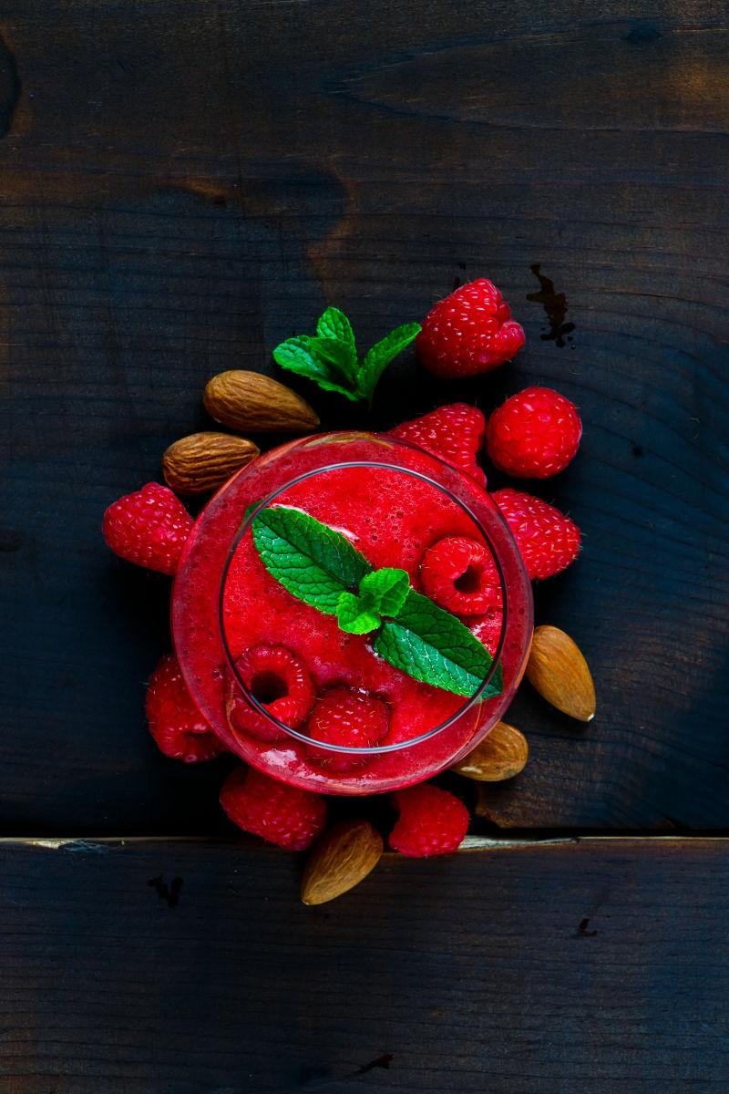 健康草莓冰沙