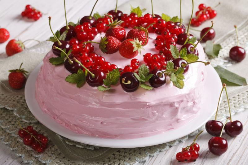 樱桃水果蛋糕