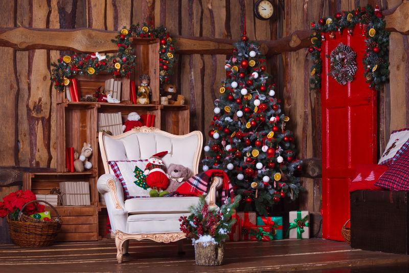 小木屋里美丽的圣诞装扮