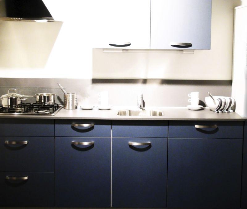 现代厨房室内蓝白风格设计