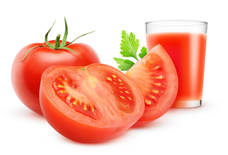白色背景番茄和番茄汁