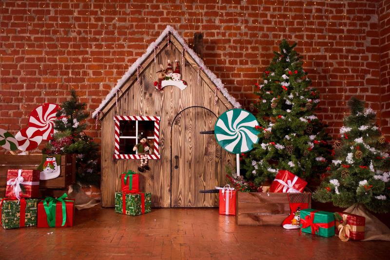 室内小木屋与圣诞节装饰品