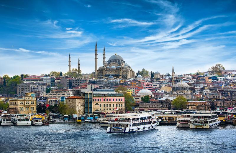 伊斯坦布尔首都土耳其东部旅游城市蓝色天空