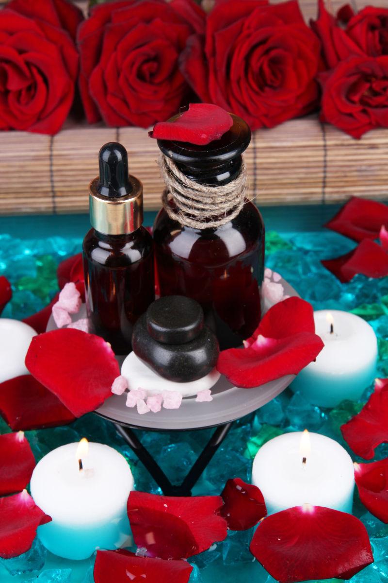 水疗玫瑰花香薰精油和蜡烛