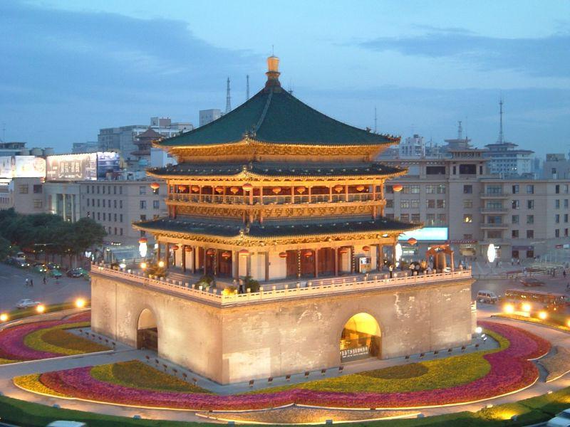 美丽的中国西安钟楼的夜景