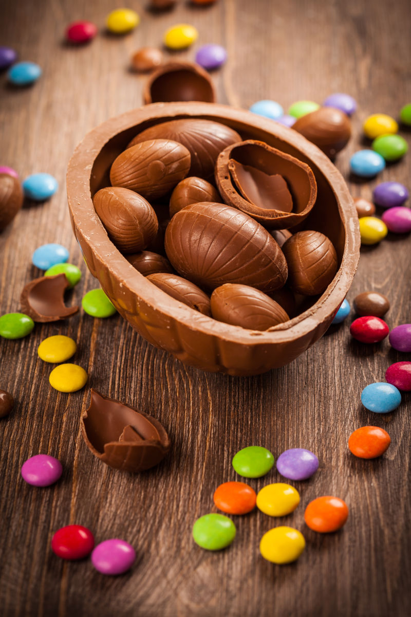 复活节彩蛋与巧克力