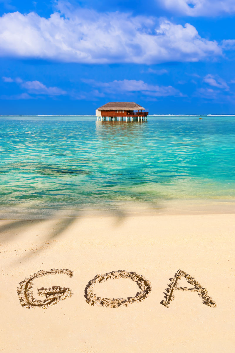 美丽海边的沙滩上刻着GOA