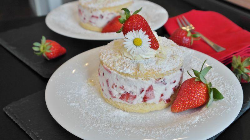精美草莓奶油蛋糕