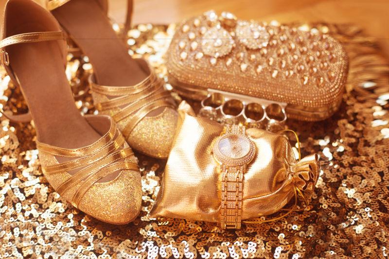 金色高跟鞋手表与提包饰品