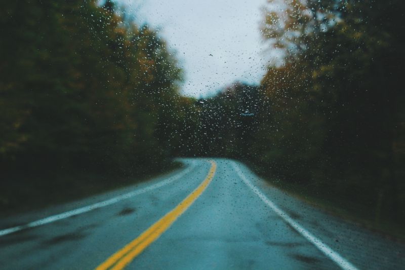 雨天的公路