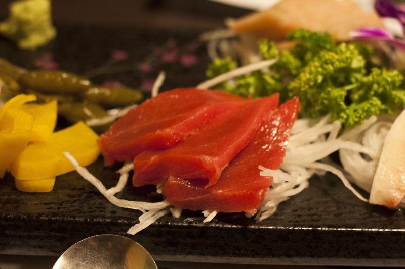 日本新鲜的海鲜金枪鱼和寿司辅料