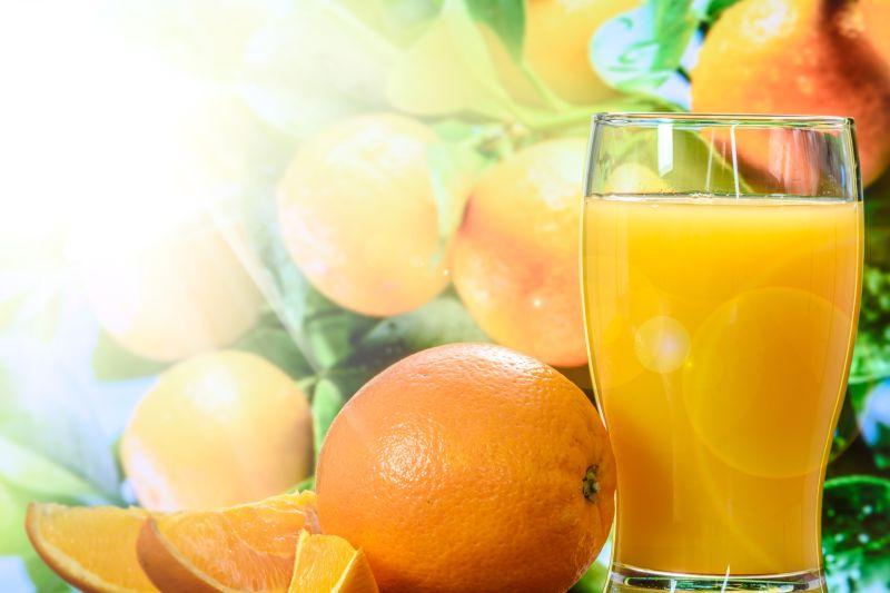 新鲜橙子和橙汁