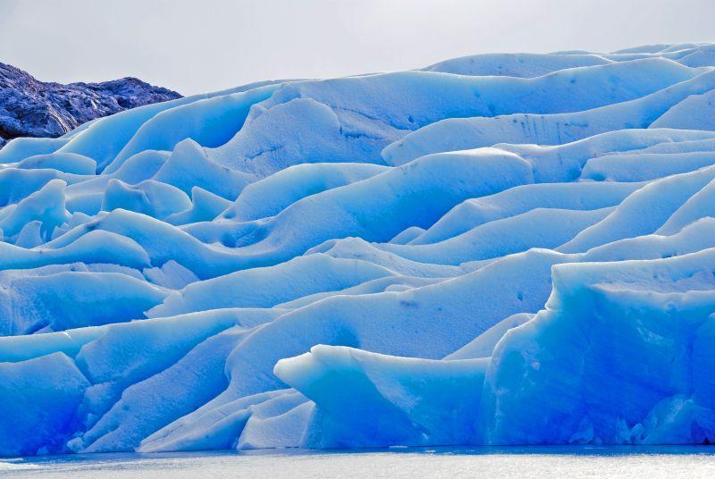 层层叠叠蓝色的冰