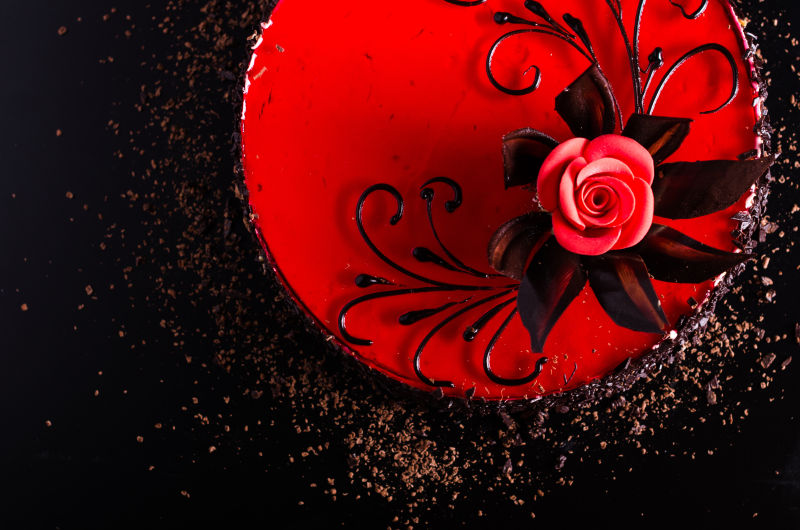 黑底玫瑰红蛋糕