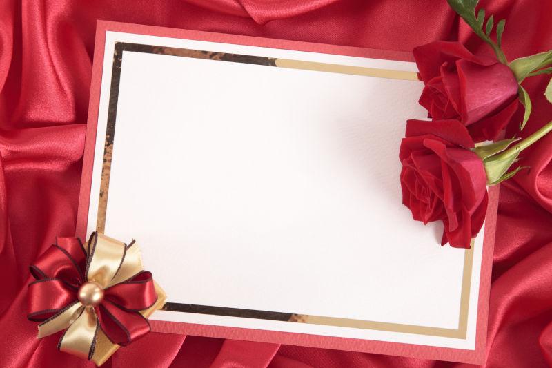 浪漫的情人节卡片和玫瑰丝带
