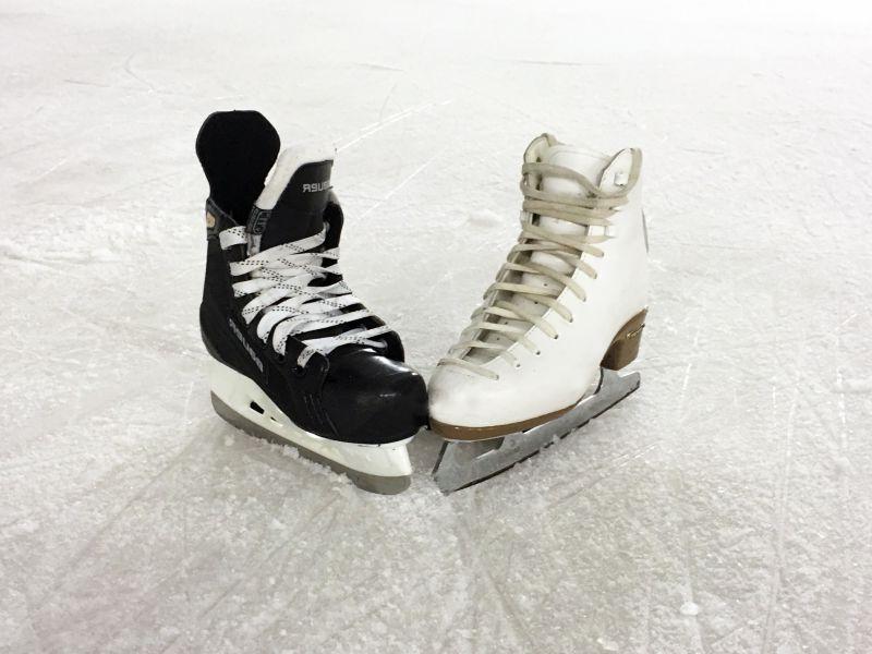 冰面上的溜冰鞋