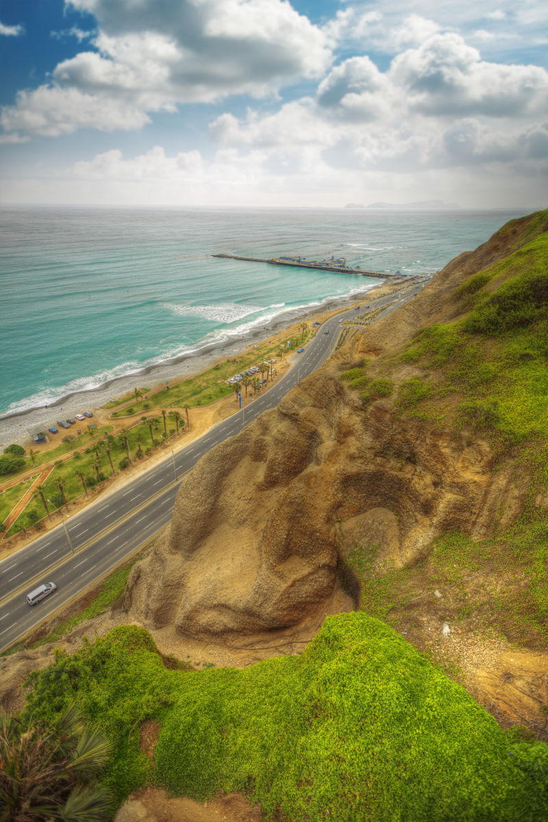 海边的公路