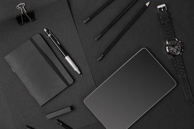 黑色背景中的黑色品牌办公设备设计模型