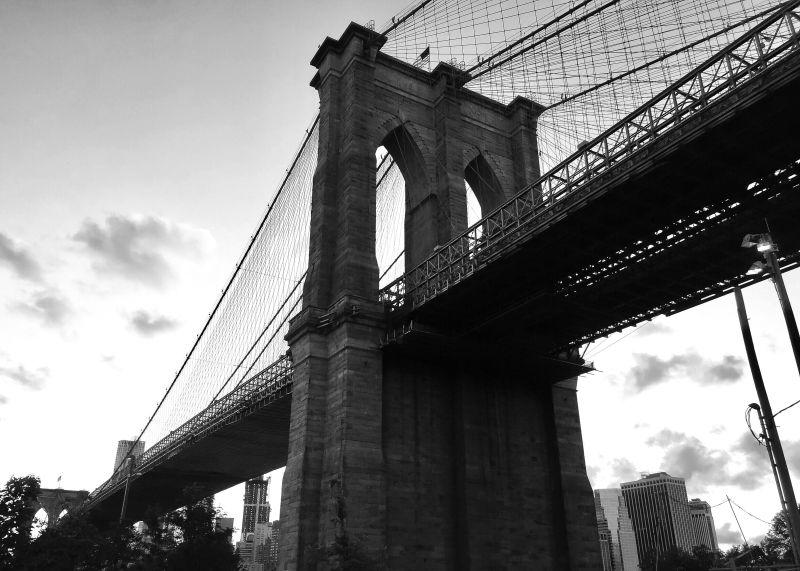 黑白风格下美丽的布鲁克林大桥