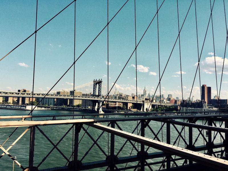 布鲁克林大桥上眺望美丽的曼哈顿大桥