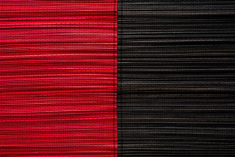 红色和黑色的拼搭竹席