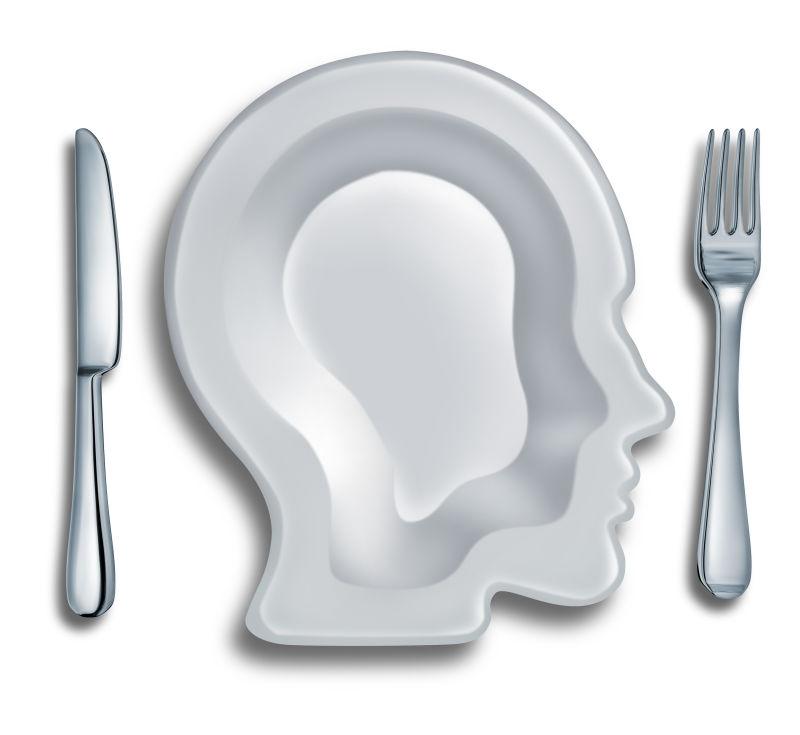 白色背景下智能饮食和食谱菜单规划与白色的陶瓷板形状的人头作为一个智能食品指南的概念