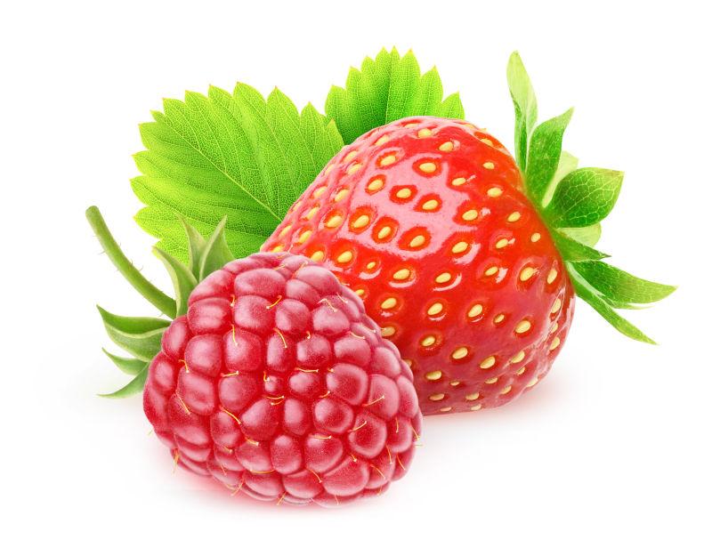 白色背景上的草莓和树莓