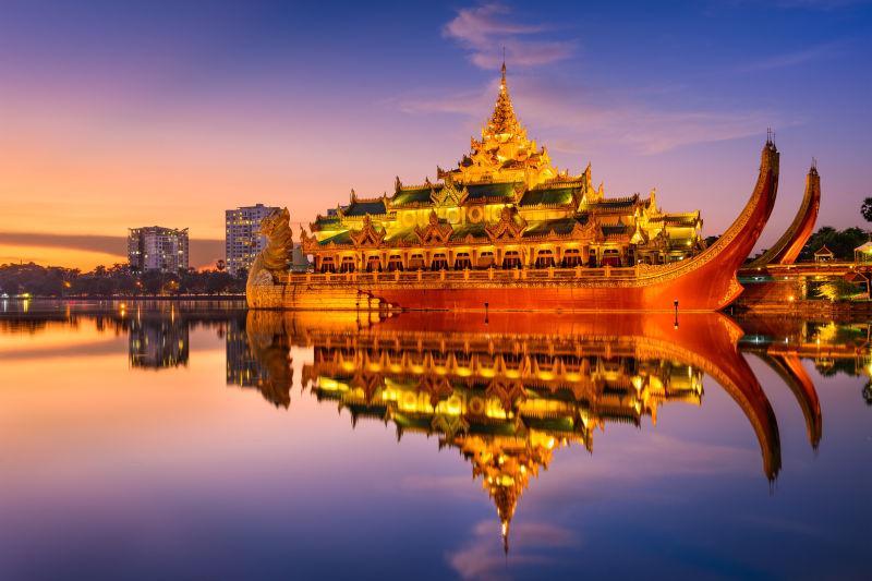 缅甸卡拉威宫和皇家湖建筑