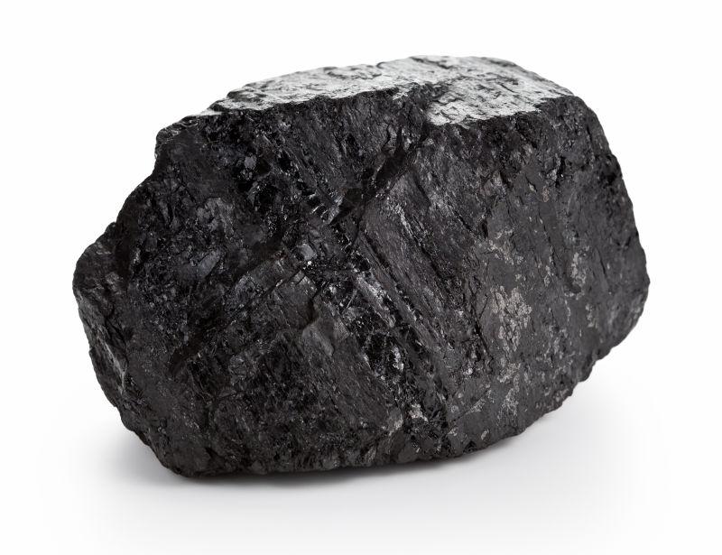 白色背景里的黑色煤炭