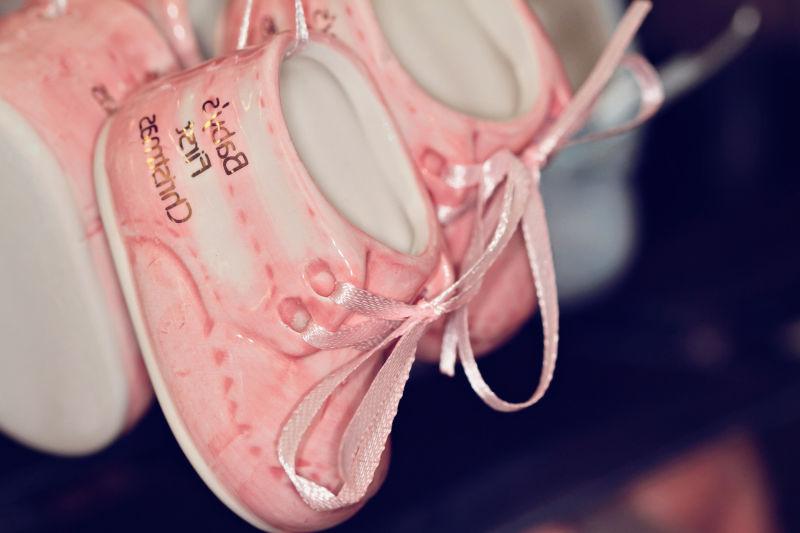 粉色的婴儿鞋