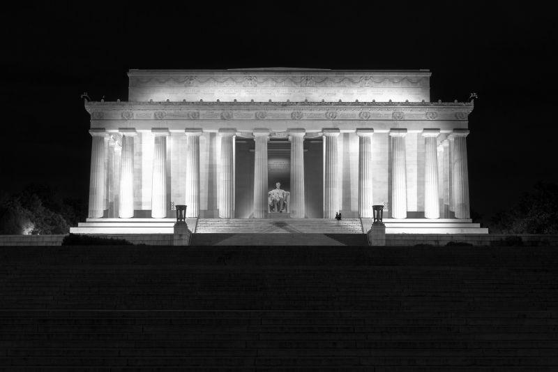夜晚的林肯纪念碑