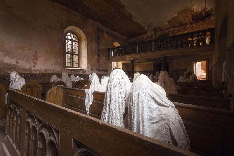 遗弃教堂中的幽灵