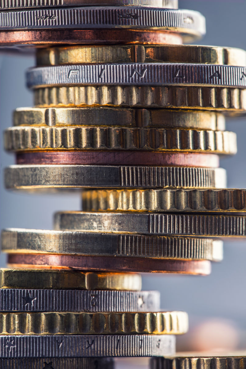 一堆不同国家的硬币