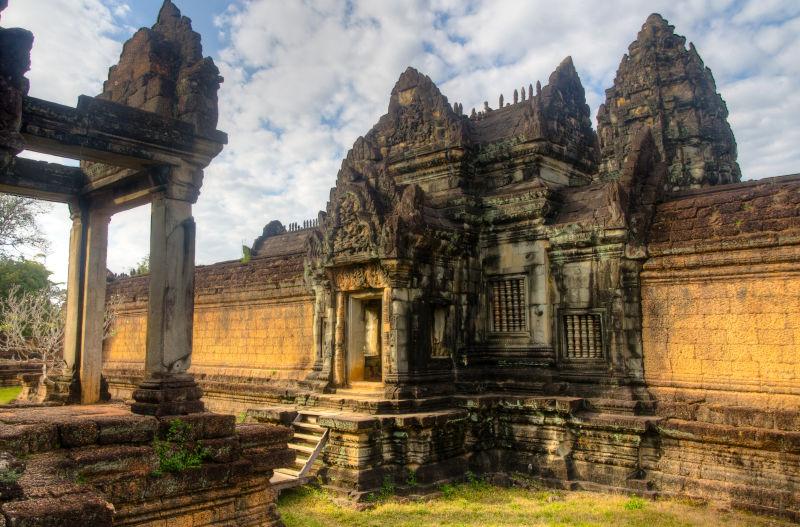 柬埔寨宏伟高大的寺庙