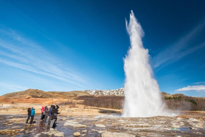 冰岛间歇泉喷发