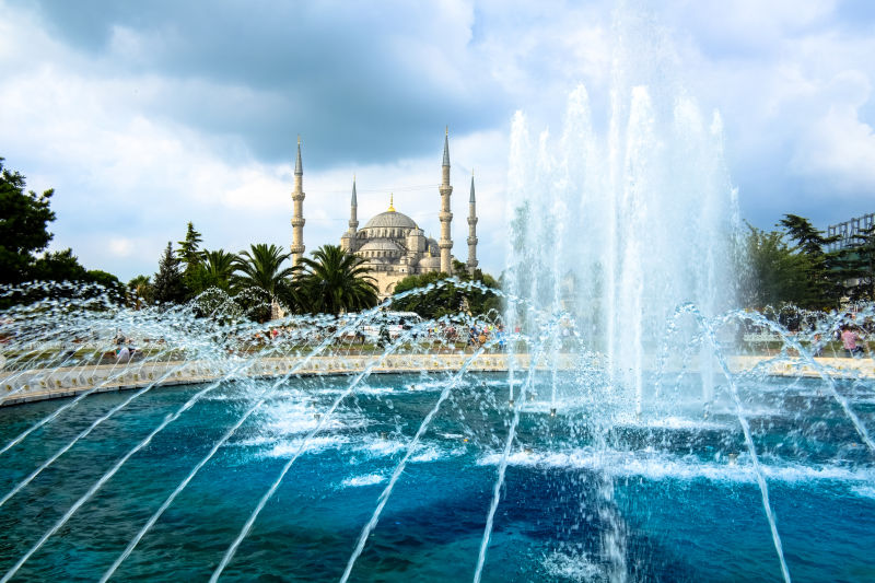 清真寺前的喷泉
