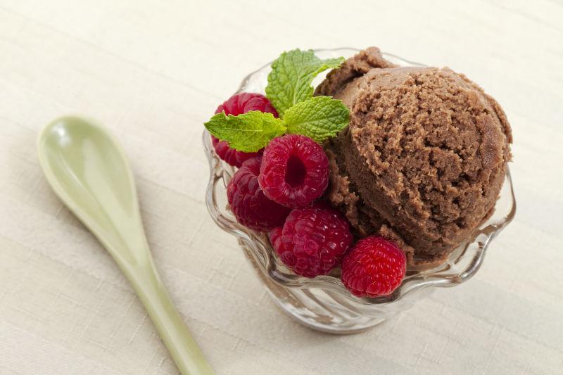 巧克力覆盆子冰淇淋