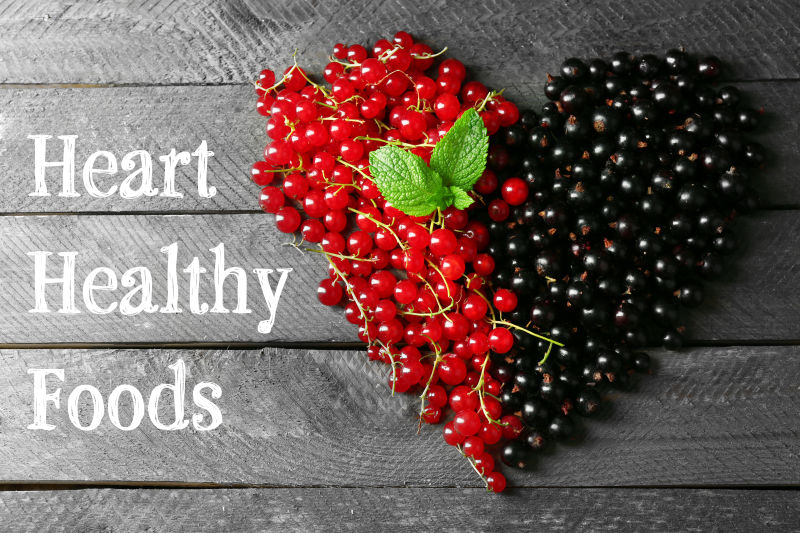 健康的饮食黑色和红色浆果