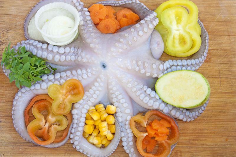 切菜板上新鲜蔬菜章鱼