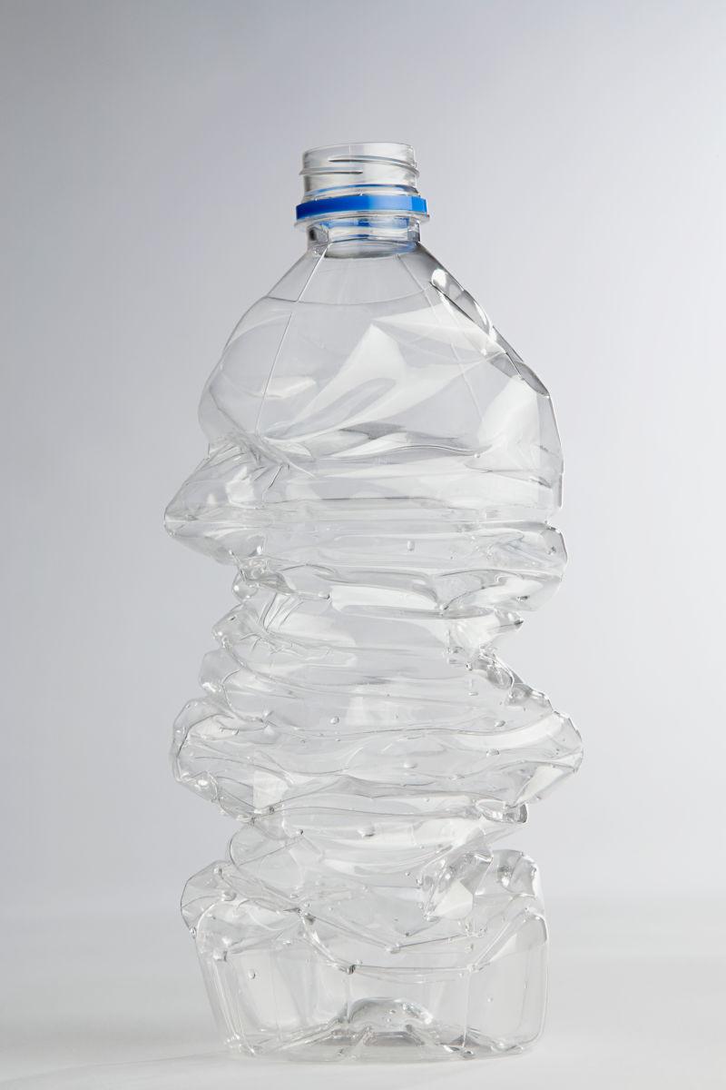 皱皱的塑料瓶