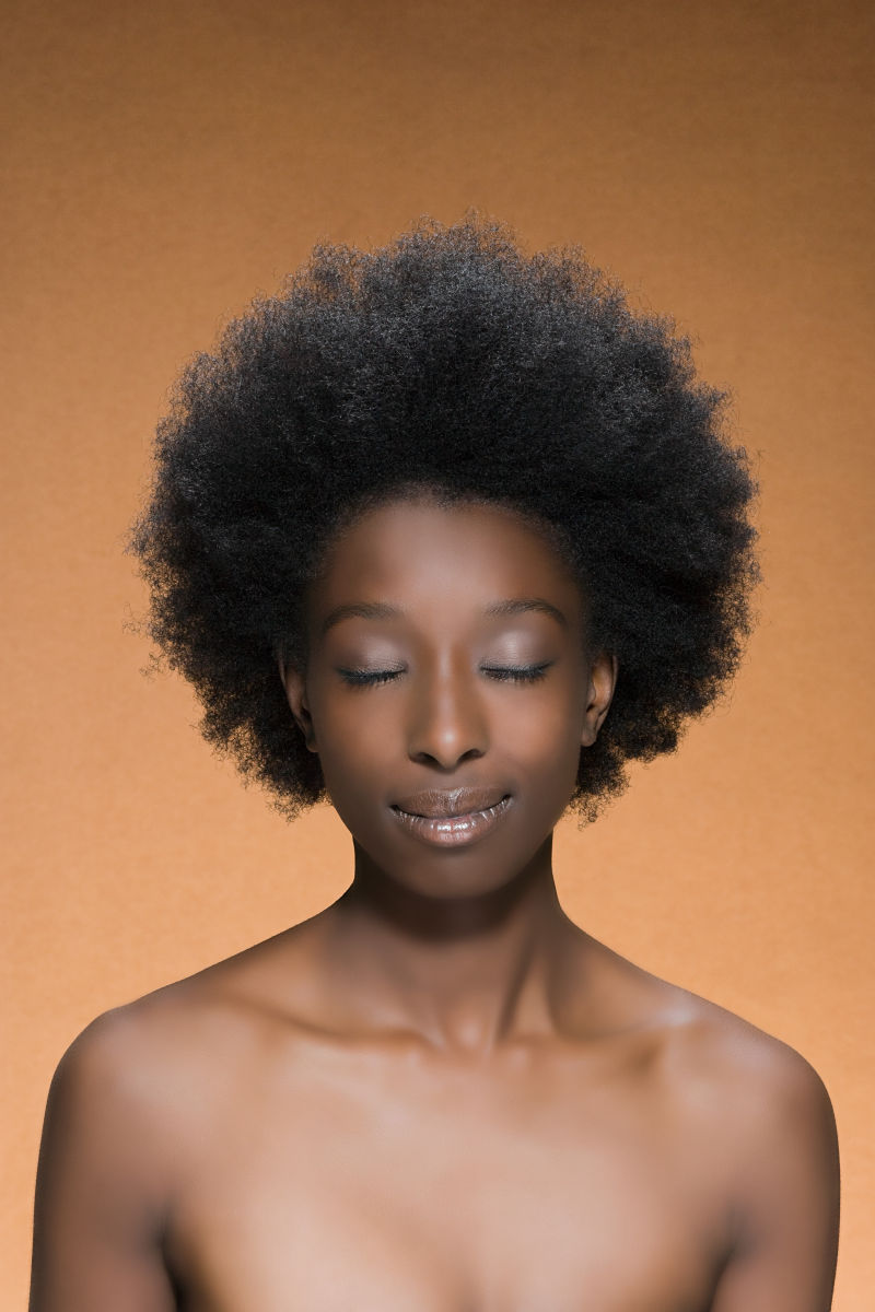 非洲女性夸张的发型