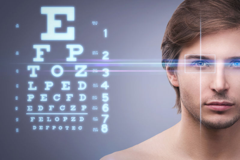 男人检查视力与视力表