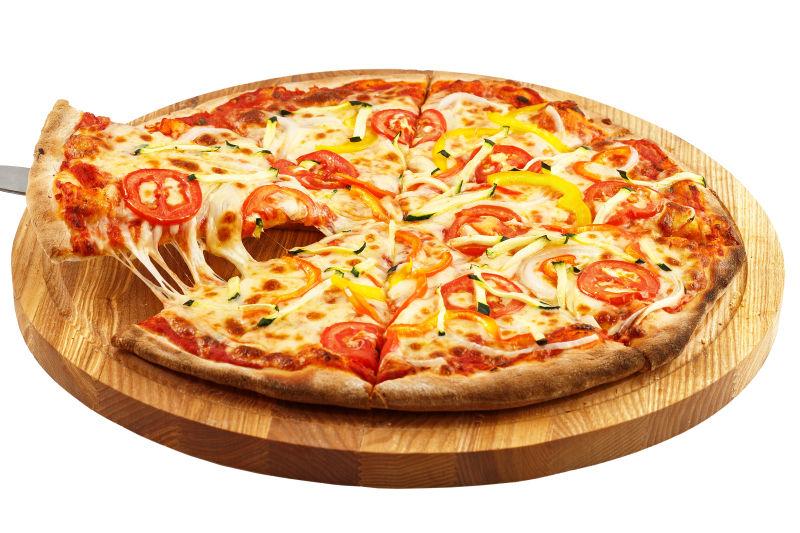 白色背景下的素食比萨