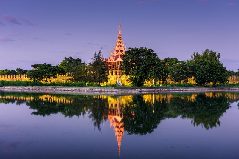 缅甸宫殿墙和护城河