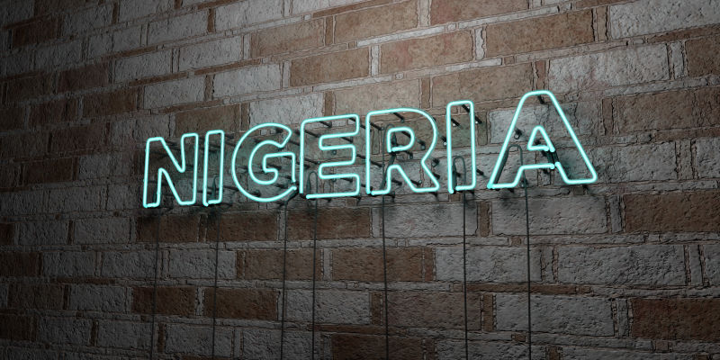 尼日利亚霓虹灯标志在石墙墙上