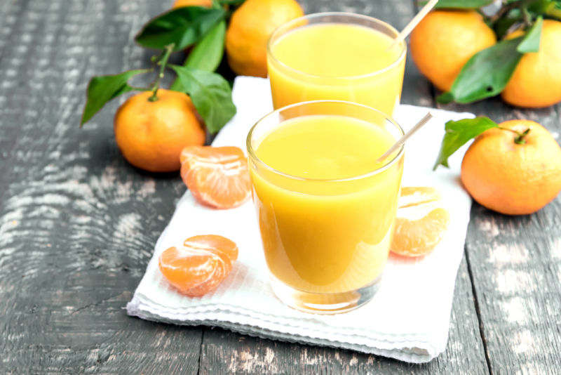 新鲜的柑橘果汁